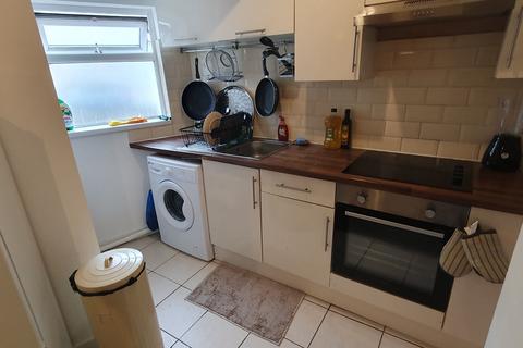 2 bedroom flat to rent, Flat 2, 18 Moira Street