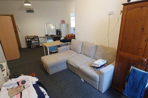 2 bedroom flat to rent, Flat 2, 18 Moira Street