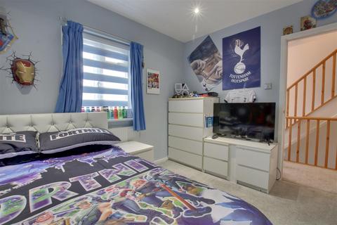 4 Cameron Drive, Waltham Cross, EN8 8BW