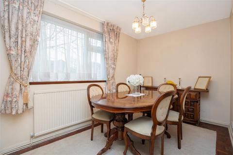 3 bedroom flat for sale, Merryfield Gardens, Stanmore HA7