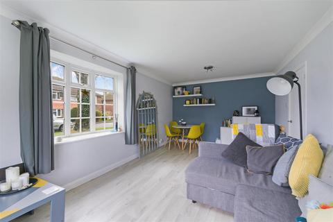 2 bedroom flat for sale, Hereford Close, Epsom