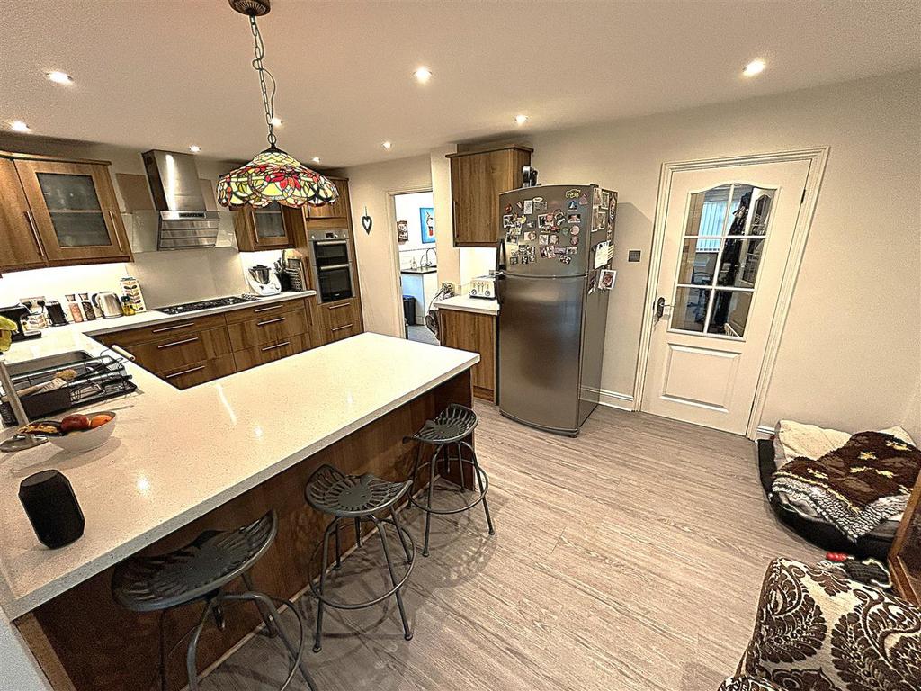 Fitted kitchen