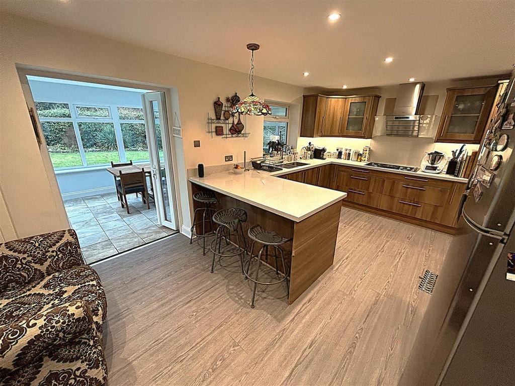 Fitted kitchen