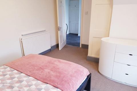 1 bedroom in a house share to rent, Pinner HA5