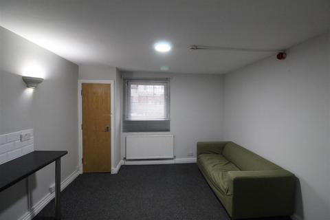 2 bedroom flat to rent, Colchester Avenue, Cardiff CF23