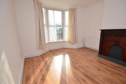 3 bedroom end of terrace house to rent, Saxon Road, London