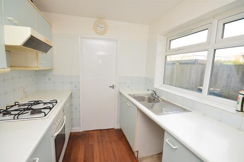 3 bedroom end of terrace house to rent, Saxon Road, London