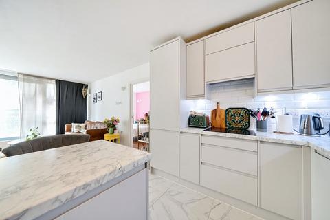 2 bedroom apartment for sale, Deals Gateway, London