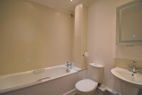 2 bedroom flat to rent, Frances Street London SE18