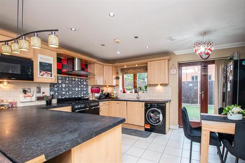 5 bedroom semi-detached house to rent, Kelling Way, Broughton, Milton Keynes