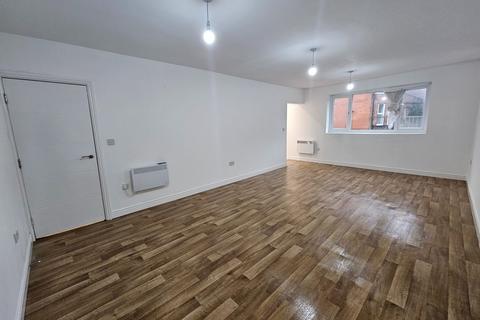 2 bedroom apartment to rent, Ainsdale Avenue, Salford