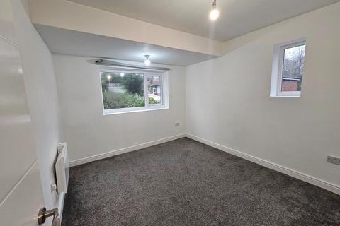 2 bedroom apartment to rent, Ainsdale Avenue, Salford