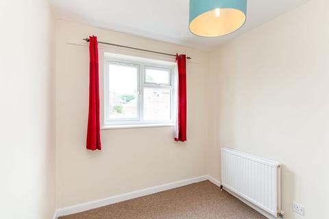 2 bedroom maisonette to rent, Penrith Road, Hampshire RG21