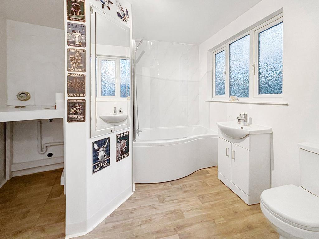 Bathroom/ Utility