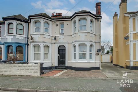 1 bedroom semi-detached house for sale, The Grove, Clacton-On-Sea CO15