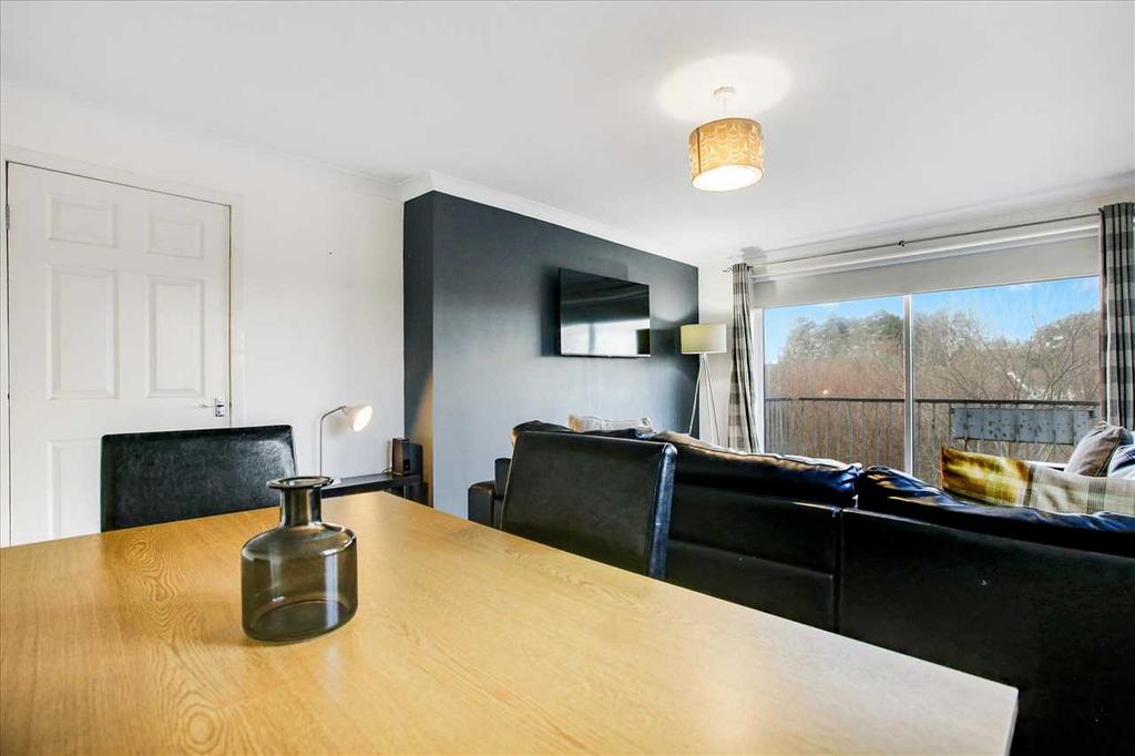 Dining Area (2)