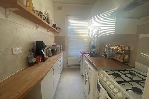 2 bedroom apartment to rent, Kestrel Avenue, Herne Hill, London, SE24