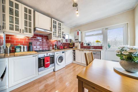 2 bedroom flat for sale, Aboyne Drive, Raynes Park