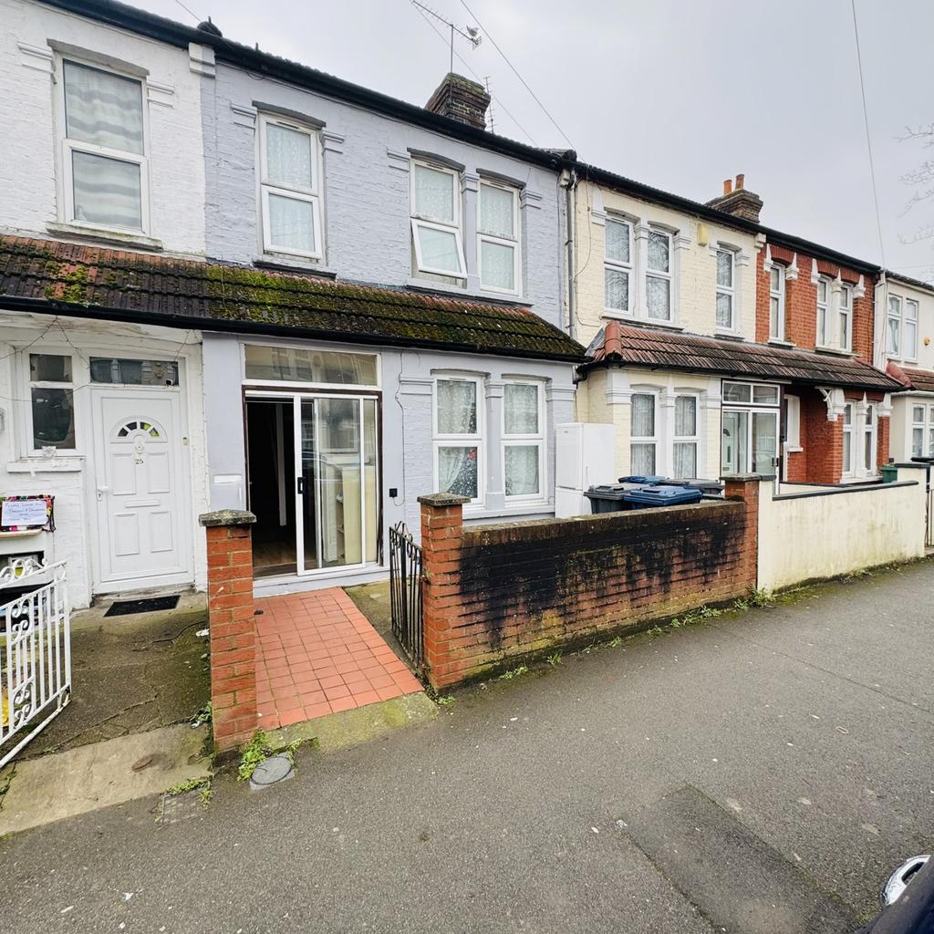 Three/four bed room hosue for sale