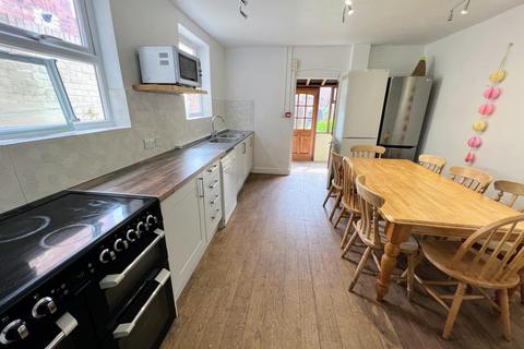 8 bedroom terraced house to rent, HEAVITREE ROAD, EXETER