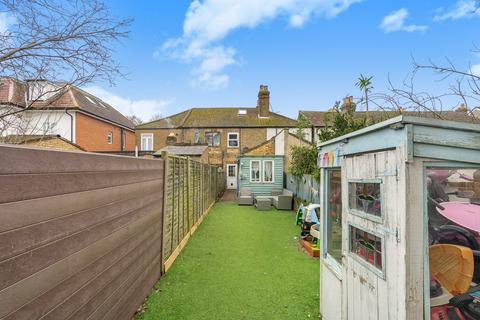 142 Woodthorpe Road, Ashford, TW15 3LH