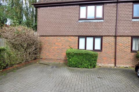 Studio to rent, FETCHAM