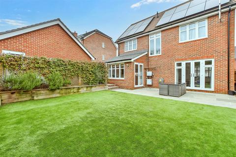 3 bedroom detached house for sale, Kensett Avenue, Southwater, Horsham, West Sussex