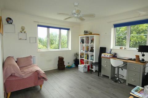 1 bedroom flat for sale, Hall Barn, CO5