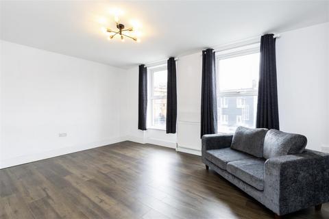 2 bedroom flat to rent, Camden High Street, London NW1