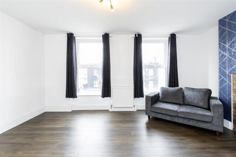 2 bedroom flat to rent, Camden High Street, London NW1