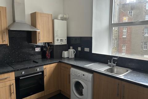 2 bedroom flat to rent, Castlehill, City Centre, Aberdeen, AB11