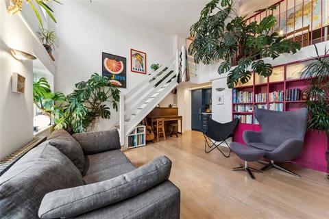 2 bedroom flat for sale, Gathorne Street, London E2