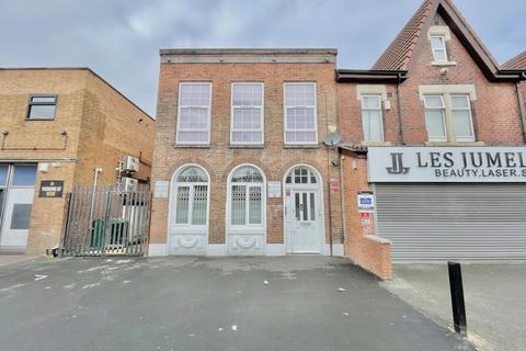 1 bedroom flat to rent,  Roundhay Road, Leeds LS8