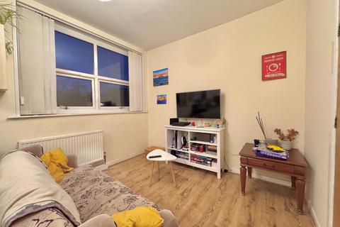 1 bedroom flat to rent,  Roundhay Road, Leeds LS8