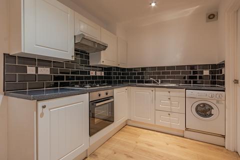 1 bedroom flat for sale, Ferrand Lane, Bingley, West Yorkshire, BD16