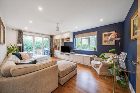 3 bedroom flat for sale, Foxgrove Road, Beckenham