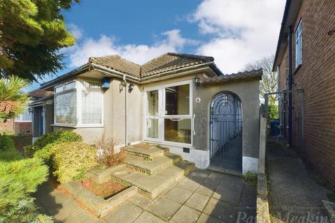 3 bedroom bungalow for sale, Tandridge Gardens, South Croydon