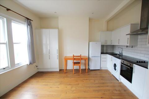 2 bedroom flat to rent, Vale Road, Haringey, London, N4