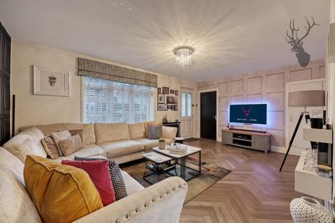 24 Barfields, Loughton, IG10 3JQ