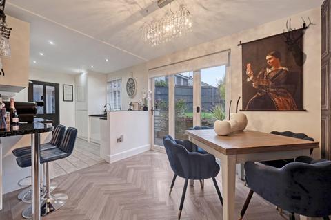 24 Barfields, Loughton, IG10 3JQ