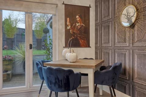 24 Barfields, Loughton, IG10 3JQ