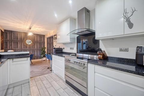24 Barfields, Loughton, IG10 3JQ