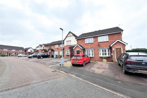 2 bedroom mews to rent, Ambleside Close, Macclesfield