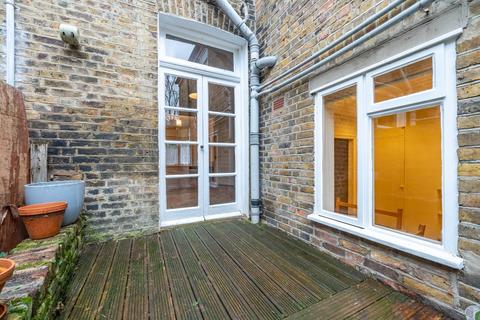 2 bedroom flat for sale, Brighton Road, London, N16