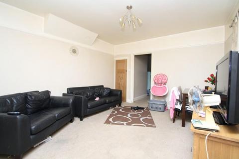 2 bedroom maisonette to rent, Kenilworth Road, Ashford, TW15