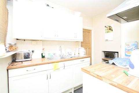 2 bedroom maisonette to rent, Kenilworth Road, Ashford, TW15