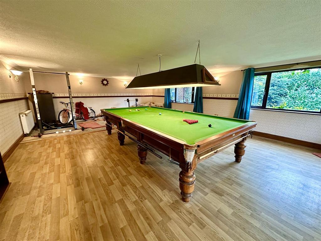 Snooker table.jpg