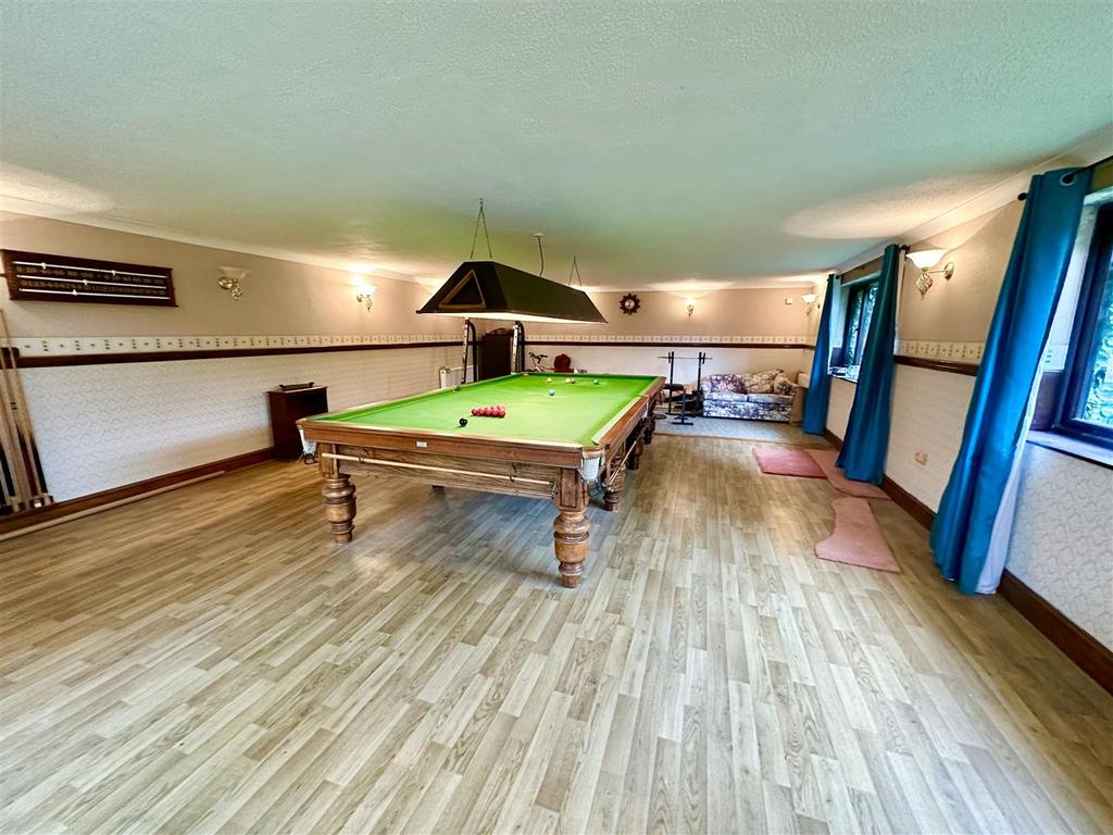 Games room with full size snooker table.jpg