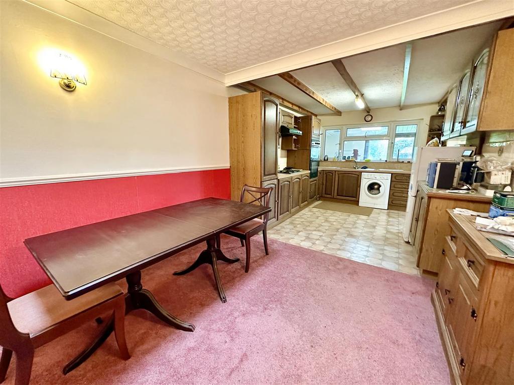 Kitchen diner.jpg
