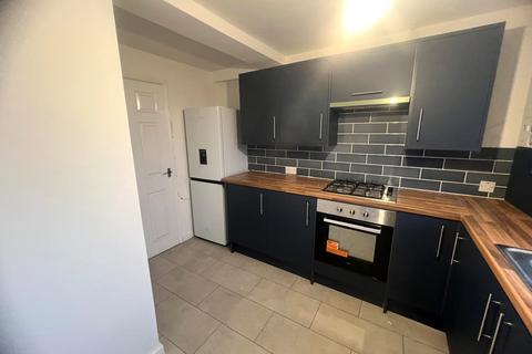 4 bedroom terraced house to rent, St. Awdrys Road, Barking IG11